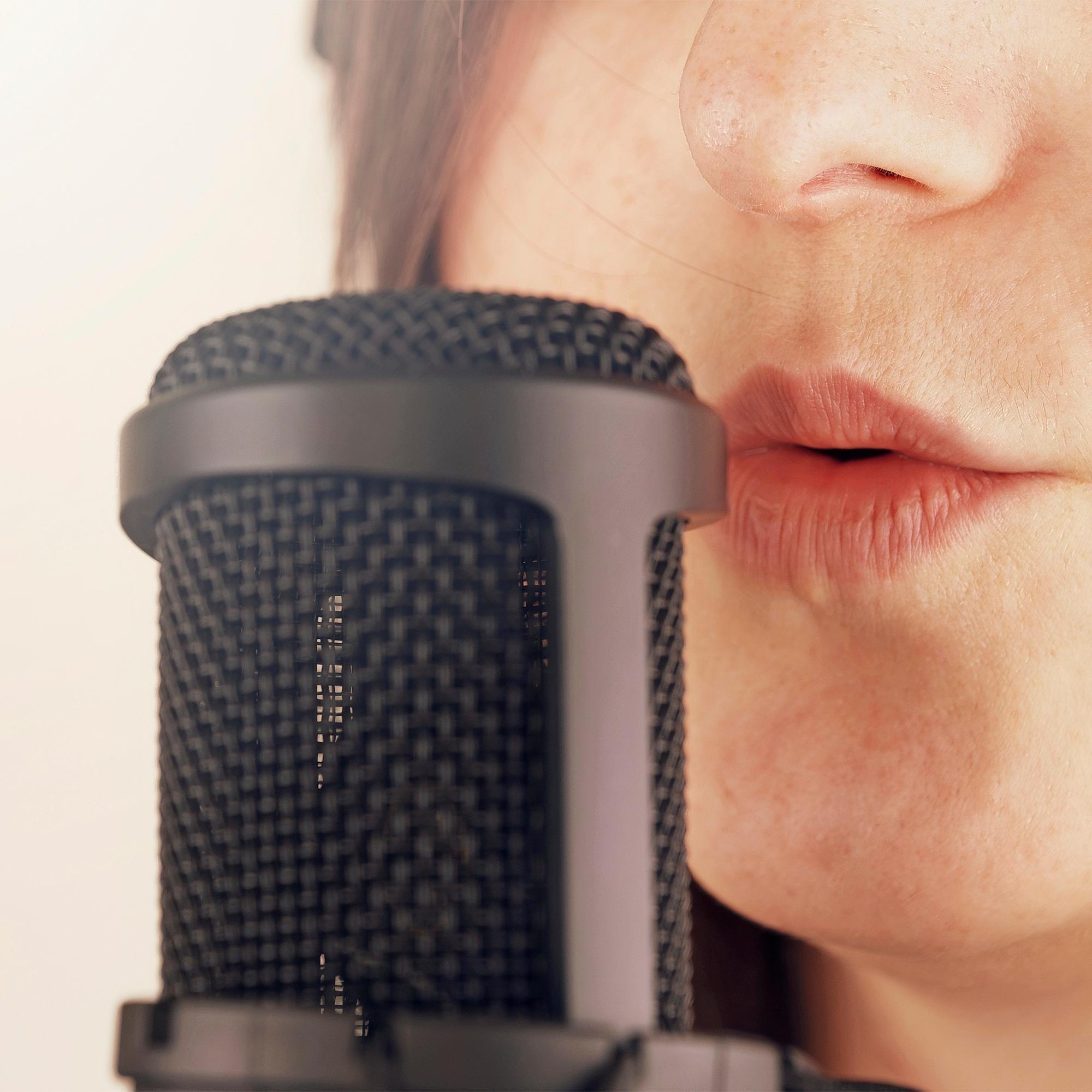 ASMR-videot voivat auttaa jopa yksinäisyyteen ja nukahtamiseen – Tähän niiden vaikutus perustuu