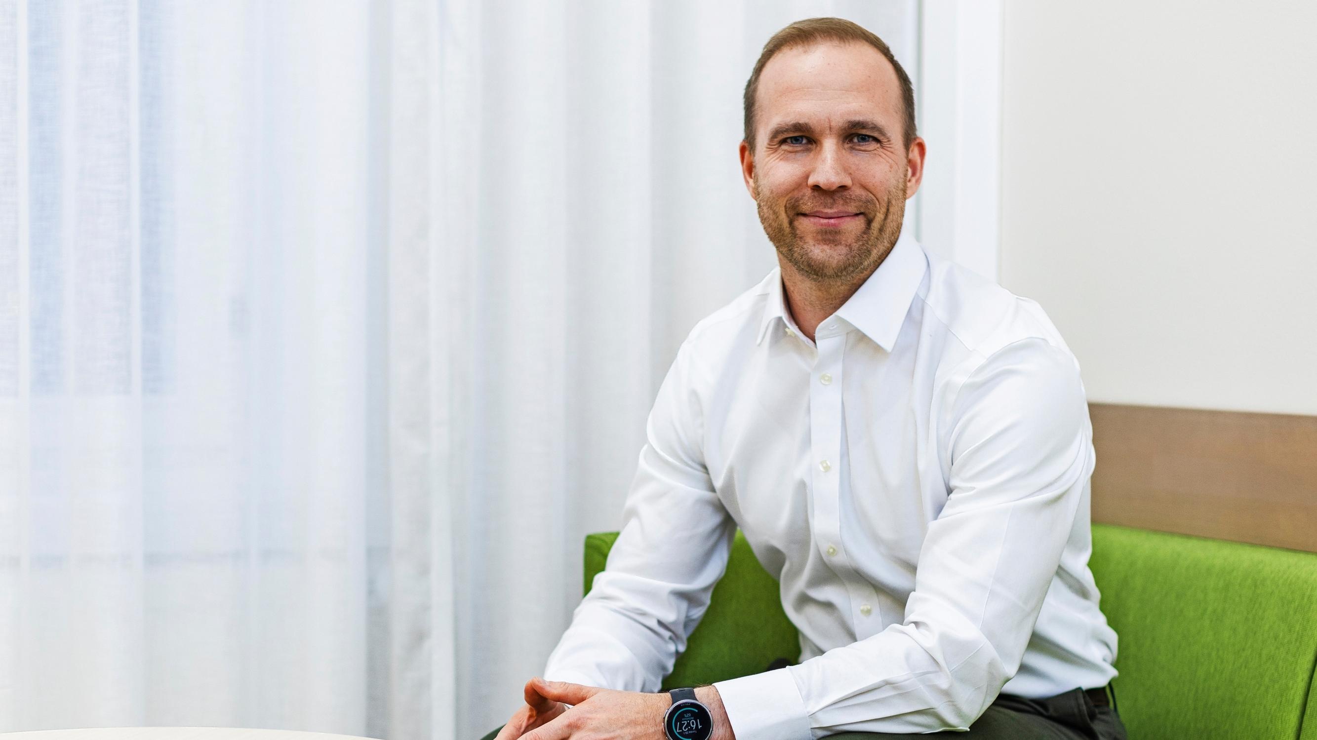 Pekka Töllin elämänrytmissä suklaa toimii stressimittarina –  ”Olen pyrkinyt suklaasta eroon, mutta poistin samalla ison osan elämänilosta”