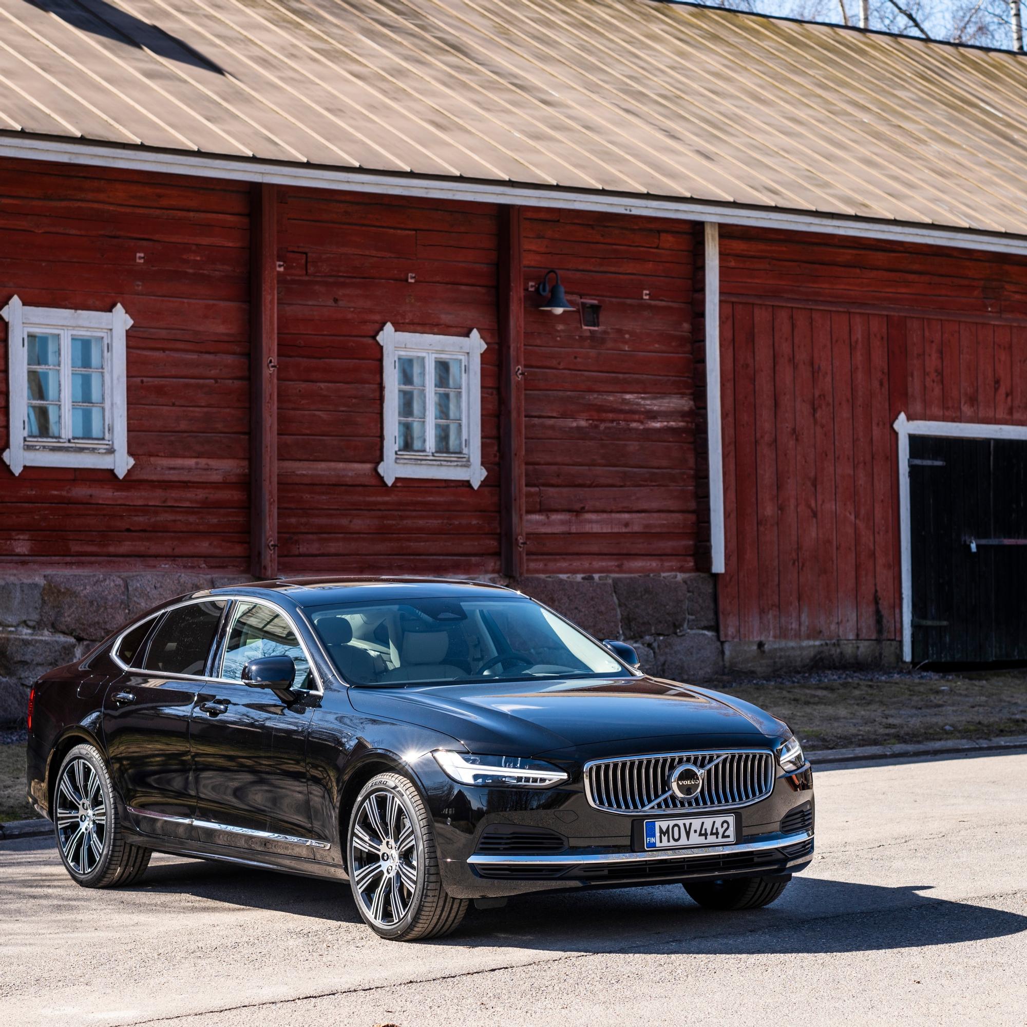 Klassisen tyylikäs Volvo S90 – Mieleenpainuva paketti, joka ei sovi selkävaivaiselle