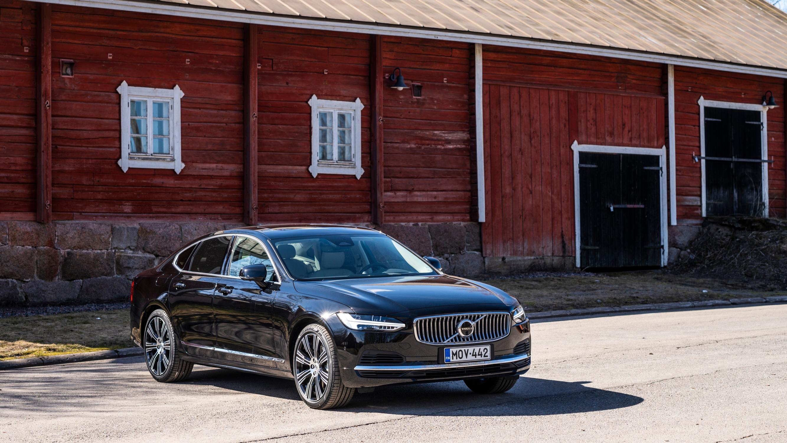 Klassisen tyylikäs Volvo S90 – Mieleenpainuva paketti, joka ei sovi selkävaivaiselle