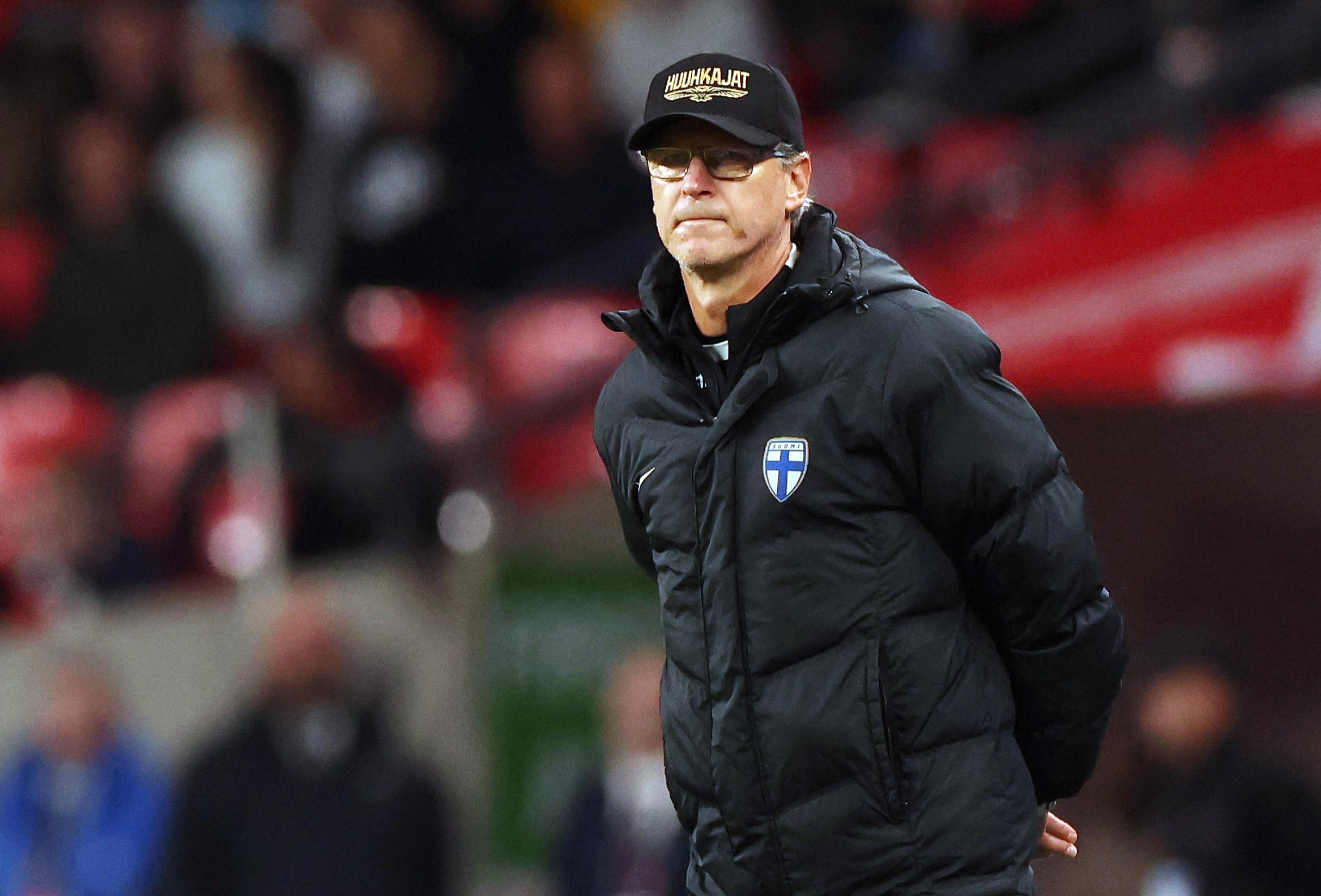  EM-kisapaikoista taistelevien Pikkuhuuhkajien iskukyky heikentyi A-maajoukkuevalintojen myötä  – asetelma herättää kysymyksen: "Onko etujen mukaista?"