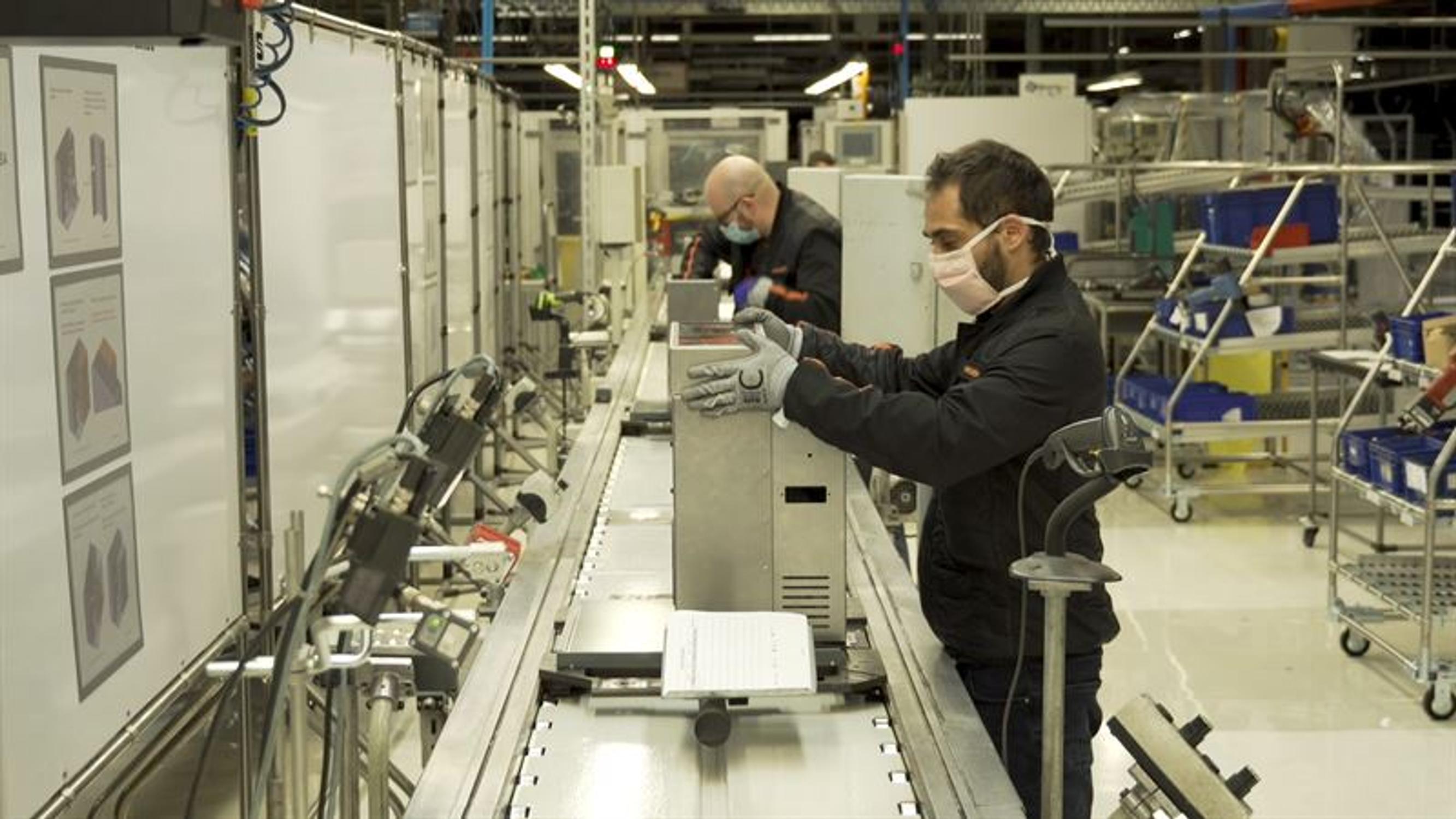 Näin Seat alkoi valmistaa autotehtaassaan hengityskoneita
