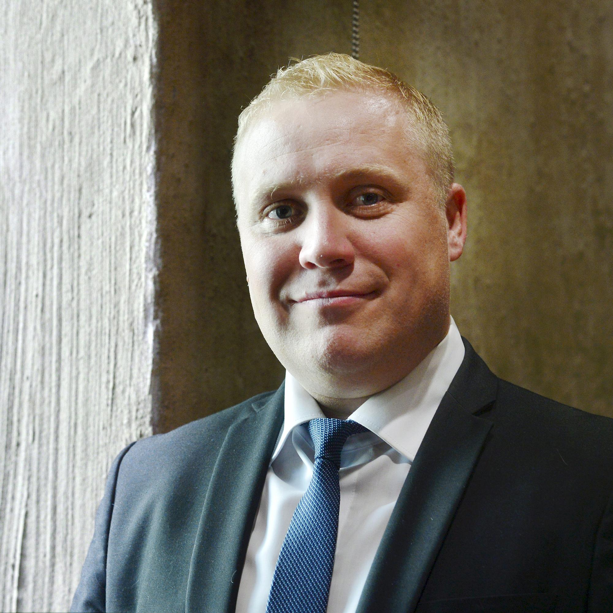 Hyväksyykö joka viides suomalaismies naisiin kohdistuvan väkivallan? Gallup-asiantuntija Juho Rahkonen kertoo, mikä kohututkimuksessa meni pieleen