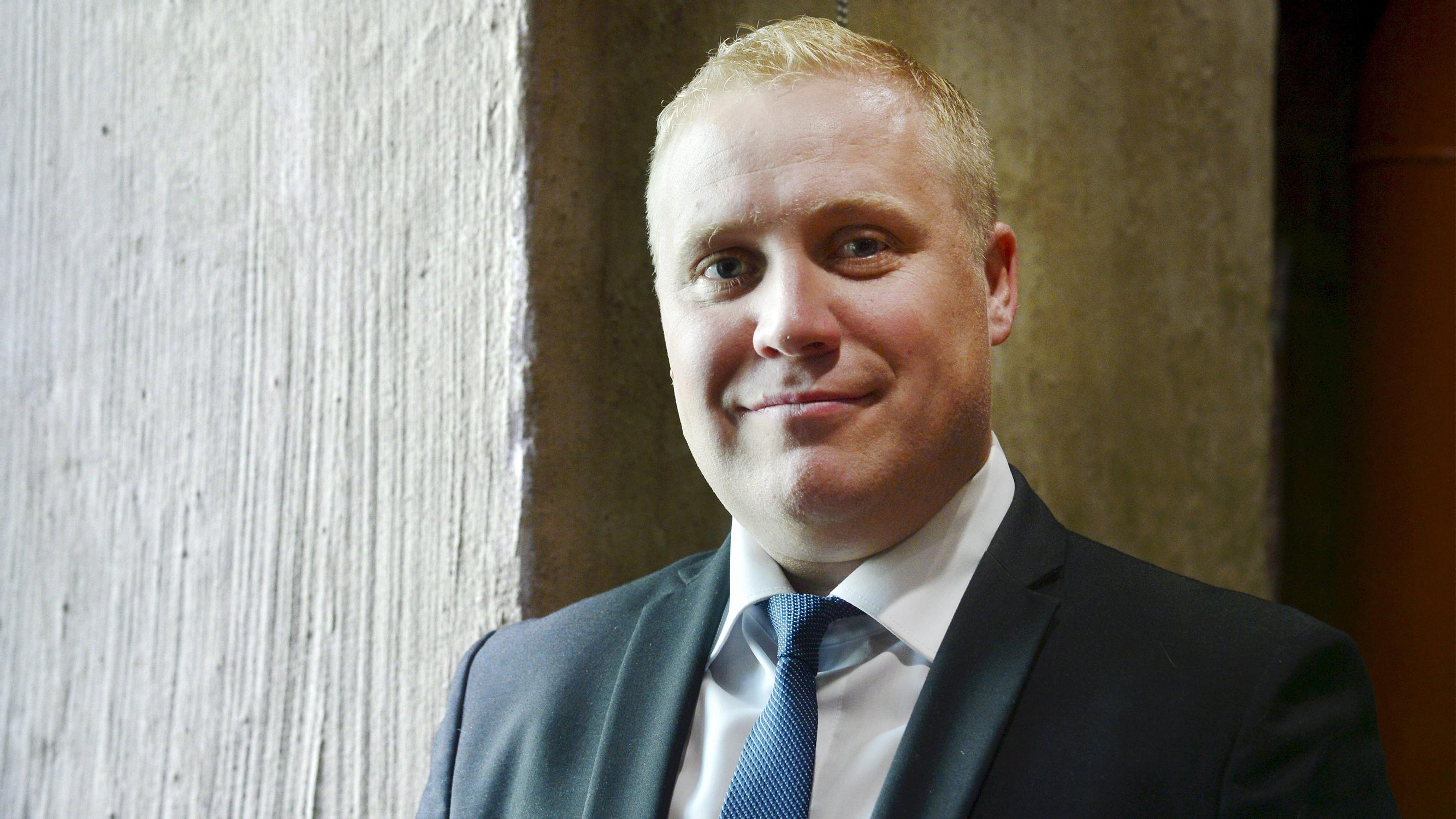 Hyväksyykö joka viides suomalaismies naisiin kohdistuvan väkivallan? Gallup-asiantuntija Juho Rahkonen kertoo, mikä kohututkimuksessa meni pieleen