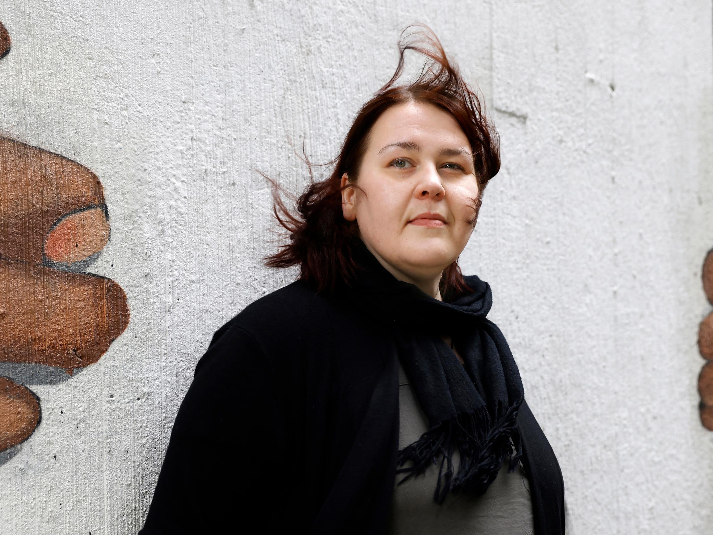 Jenni Kumin otti yhteyttä yli 60 psykoterapeuttiin ennen kuin löysi omansa – Miksi Suomi yhä hyppyyttää potilaita luukulta toiselle?