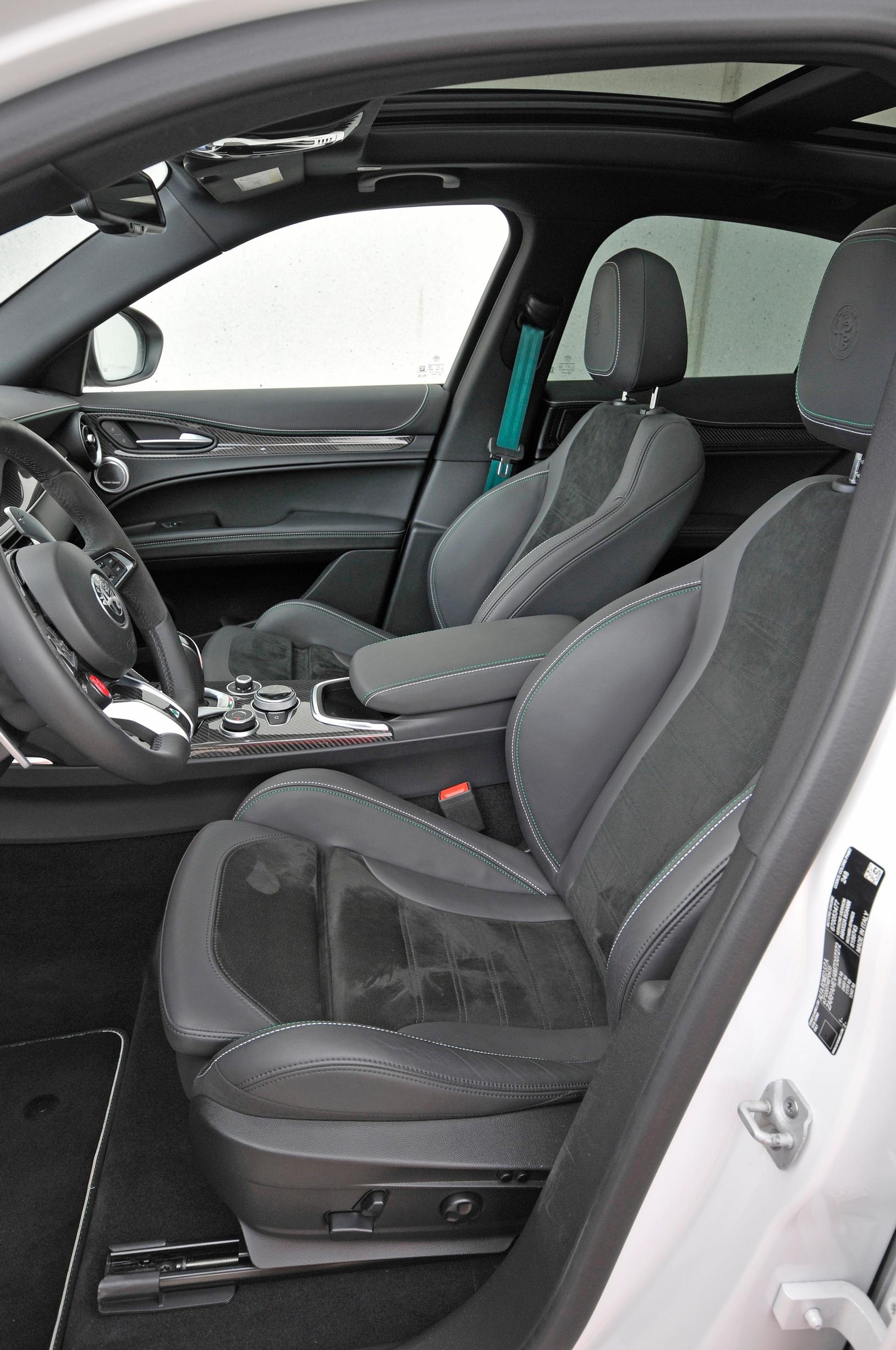 Alfa Romeo Stelvio Quadrifoglio etupenkki